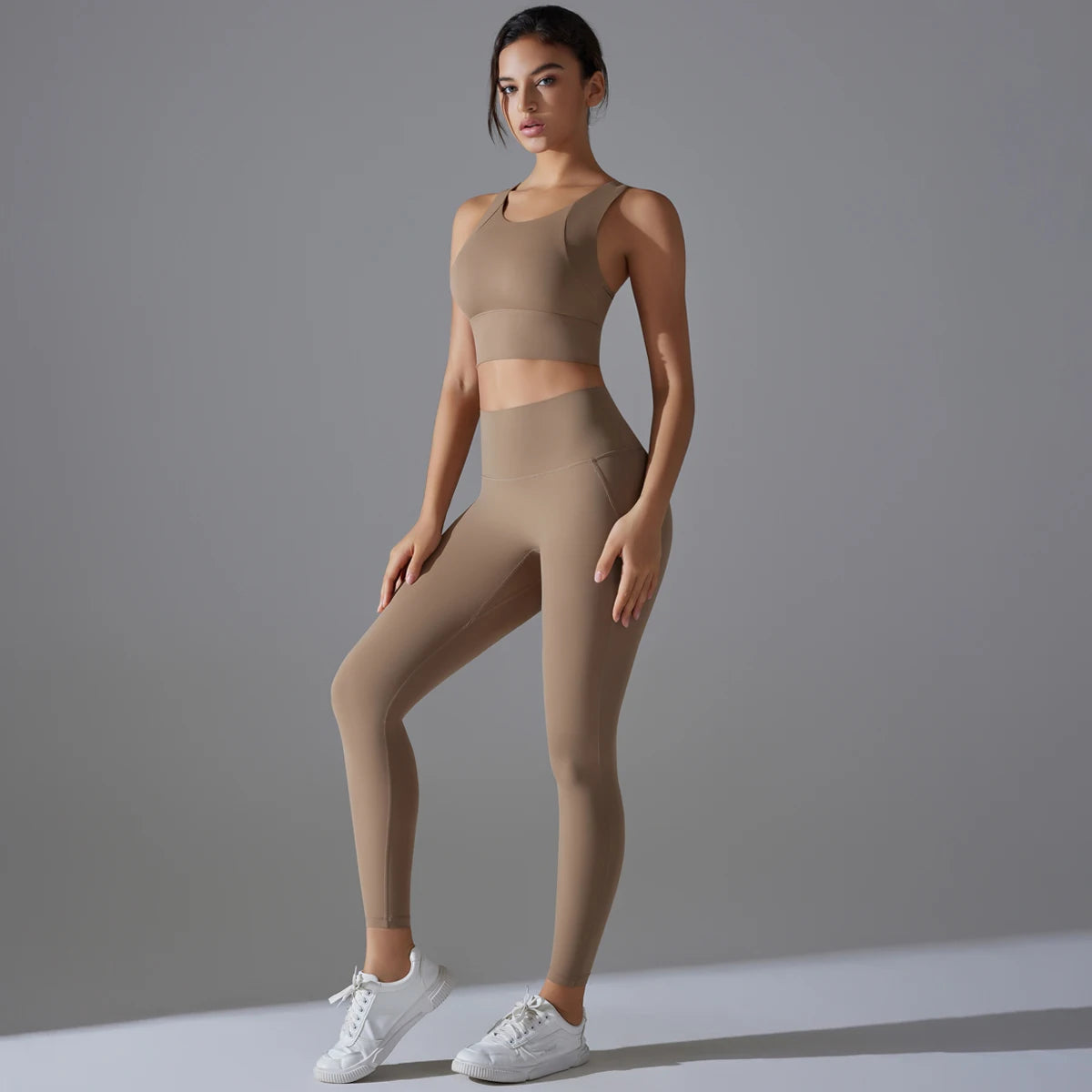 Conjunto Deportivo Mujer – Top Crop Shockproof y Pantalón | Lucía Collection